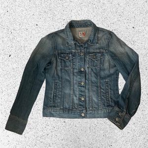 Medium retro Old Navy Jean Jacket.